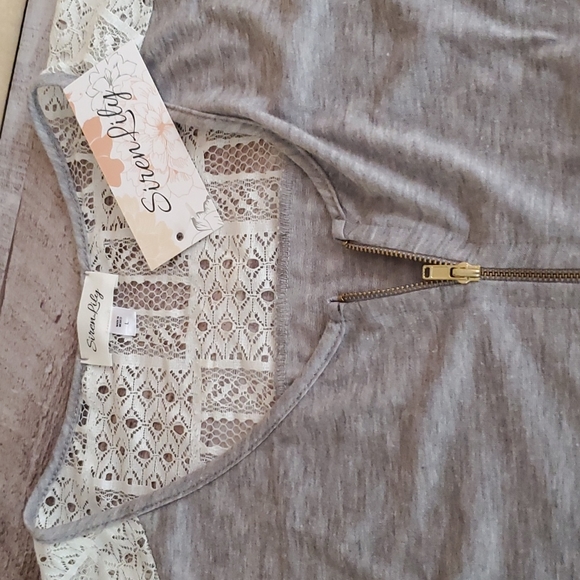 Lace tee with zip collar - Picture 5 of 5